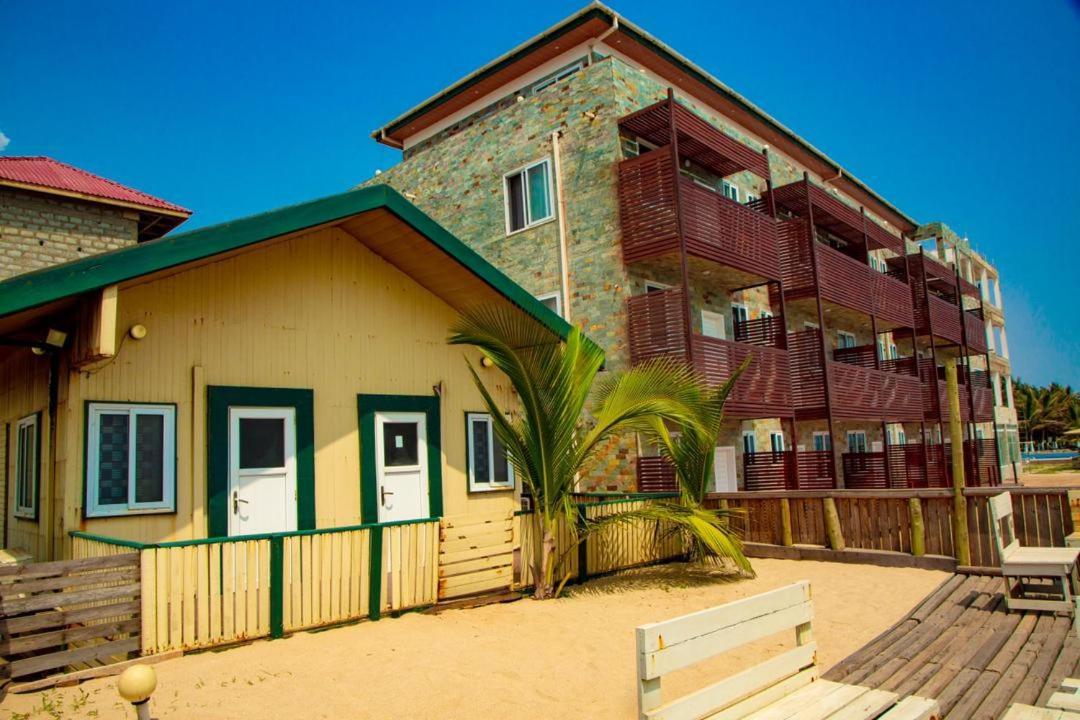 Ocean Green Beach Resort Prampram 外观 照片